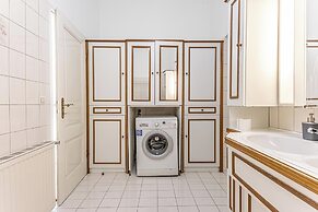 Bright Central Rooms Ideal For Long Stay