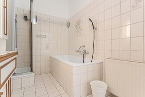 Bright Central Rooms Ideal For Long Stay