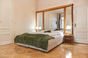 Bright Central Rooms Ideal For Long Stay