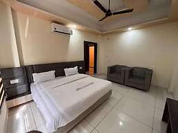 Hotel Blue Pine @Har Ki Pauri Road