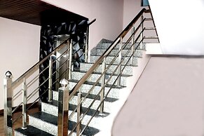 Hotel Blue Pine @Har Ki Pauri Road
