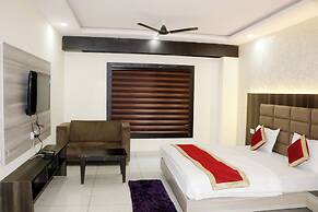 Hotel Blue Pine @Har Ki Pauri Road