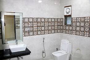 Hotel Blue Pine @Har Ki Pauri Road