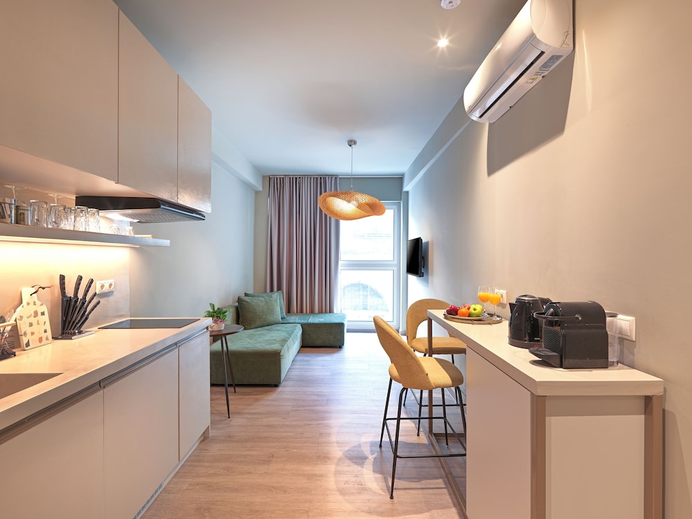 Karitsi Suites