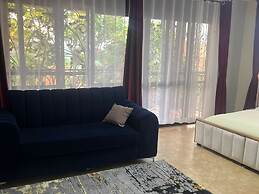 ELMA SUITES & LOUNGE