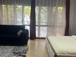 ELMA SUITES & LOUNGE