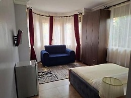 ELMA SUITES & LOUNGE