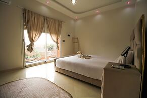 Redmoon Villa & Riad