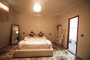 Redmoon Villa & Riad