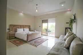 Redmoon Villa & Riad