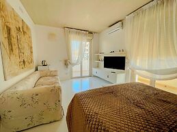 Mora Suite