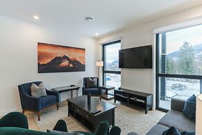 The Luxury Basecamp