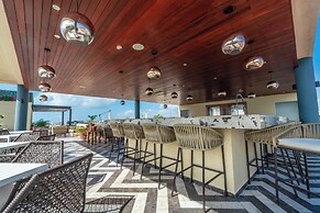2 BR Condo - Rooftop Ocean View Joy 202