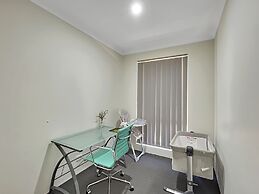 Spacious 3-bed Home in Peaceful Byford