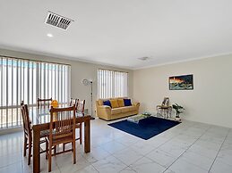 Spacious 3-bed Home in Peaceful Byford