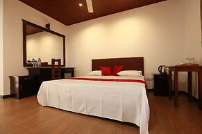 pavona lake hotel