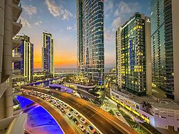 Opulent Flat with Beach & Canal View