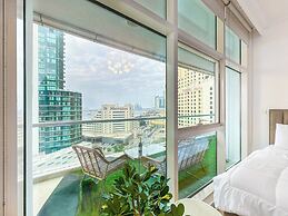 Opulent Flat with Beach & Canal View