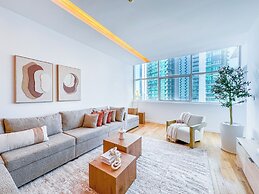Opulent Flat with Beach & Canal View