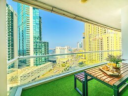 Opulent Flat with Beach & Canal View