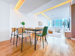 Opulent Flat with Beach & Canal View