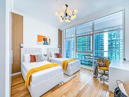 Opulent Flat with Beach & Canal View