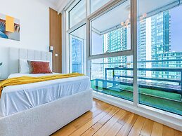 Opulent Flat with Beach & Canal View