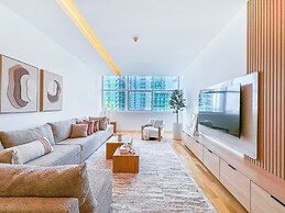 Opulent Flat with Beach & Canal View