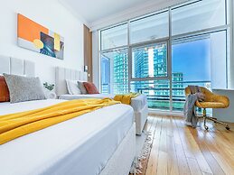 Opulent Flat with Beach & Canal View