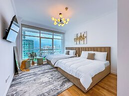 Opulent Flat with Beach & Canal View
