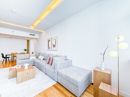 Opulent Flat with Beach & Canal View