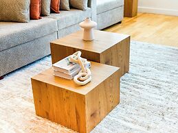 Opulent Flat with Beach & Canal View