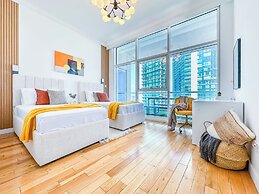 Opulent Flat with Beach & Canal View