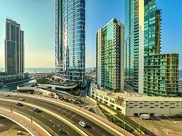 Opulent Flat with Beach & Canal View