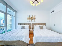 Opulent Flat with Beach & Canal View