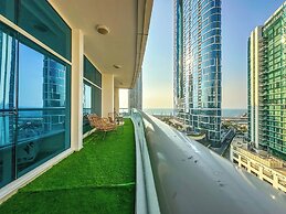 Opulent Flat with Beach & Canal View