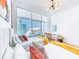Opulent Flat with Beach & Canal View