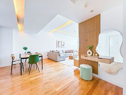Opulent Flat with Beach & Canal View