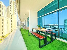 Opulent Flat with Beach & Canal View
