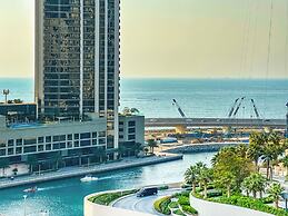 Opulent Flat with Beach & Canal View