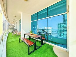 Opulent Flat with Beach & Canal View