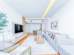 Opulent Flat with Beach & Canal View