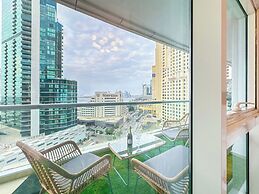 Opulent Flat with Beach & Canal View