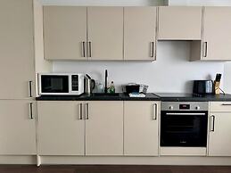 Contractor Accommodation, Swindon , Cheap Parking