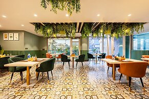 Fabhotel Lee Way