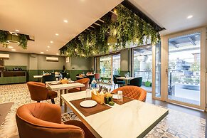Fabhotel Lee Way