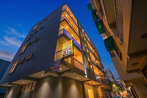 Fabhotel Glass Castle