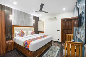 Fabhotel Four Season