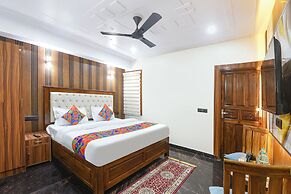 Fabhotel Four Season