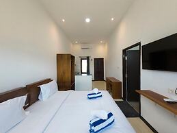 Mar Bella Beachfront Hotel